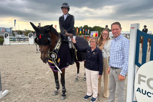 Gudrun Patteet snelt naar winst in de Longines Rankingproef van Lier