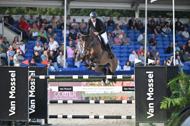 Pieter Devos schittert op het Grand Prix-podium in Maastricht