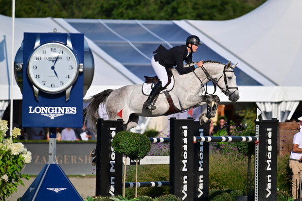 Andres Vereecke kleurt mee het podium tijdens Longines Rankingproef van Oliva