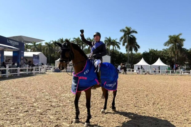 Patrik Spits wint de CSI2* Grand Prix van Guangzhou