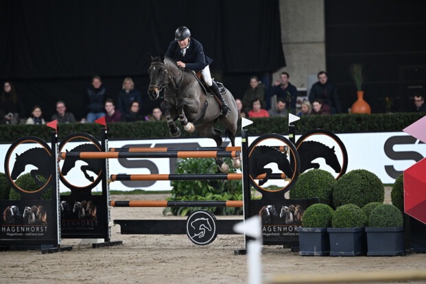 Ochtendzilver voor Maurice van Roosbroeck in het Azelhof