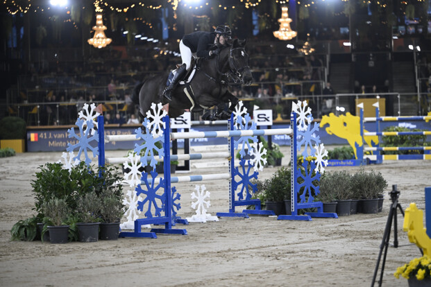 Jules van Hoydonck neemt winnende start in het Azelhof