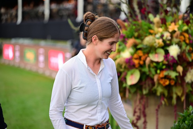 Frans podium in Saint-Tropez, maar Emilie Conter knokt zich met Chablis Z naar top tien in de Grote Prijs