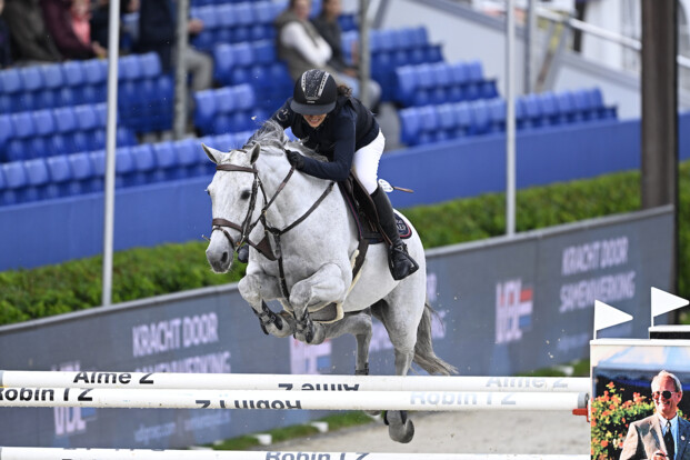 Katja Haep schittert op het podium in hoofdrubriek van Opglabbeek