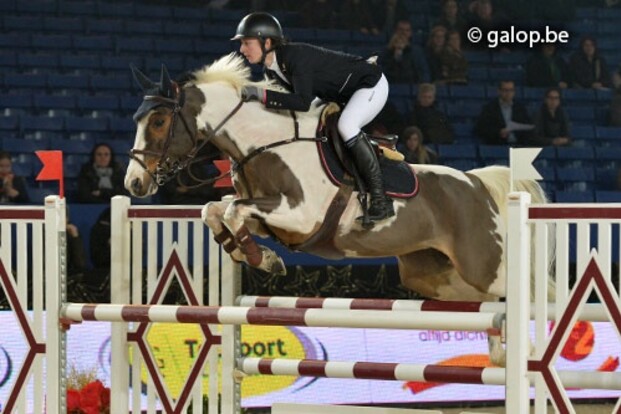Carolien Buyens wint JM indoor Masters 1m20