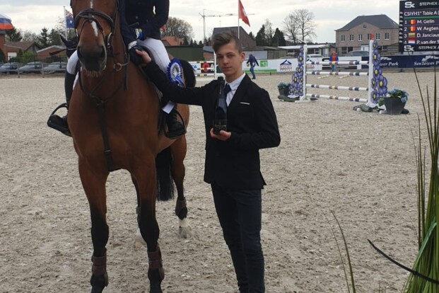 CSIYH1* Opgl: Melanie Gelin snelt naar winst CSIYH1* Opgl: Melanie Gelin snelt naar winst
