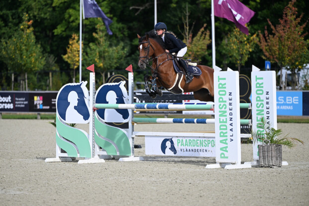 Marthe-Louize Dieu springt op het podium
