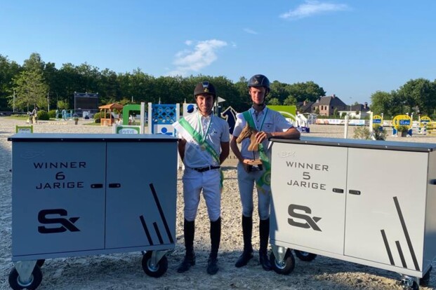 Straffe springpaarden tijdens Nationale Finale SBB Competitie voor Jonge Paarden