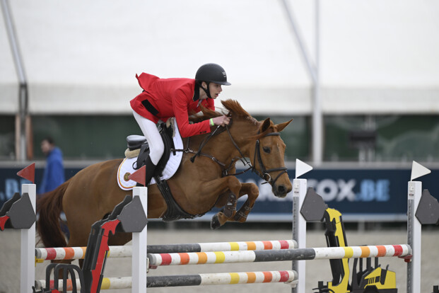 Emile Beke springt naar winst in de CSIP Grand Prix