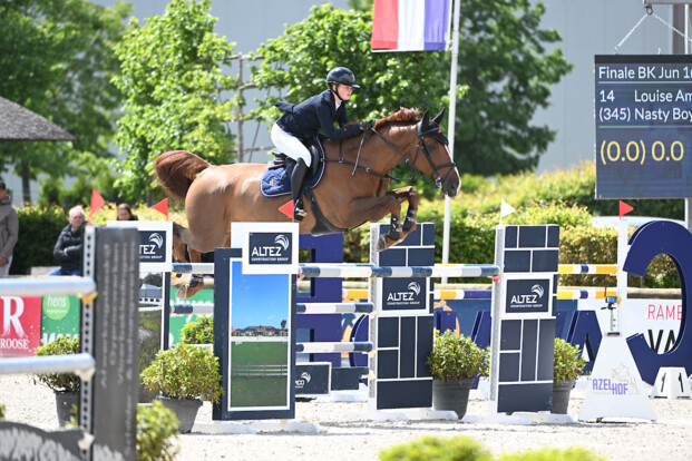 Podiumplaats voor Louise Ameeuw in St. Tropez