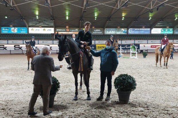 Thibeau Spits wint openingsrubriek in Lier!