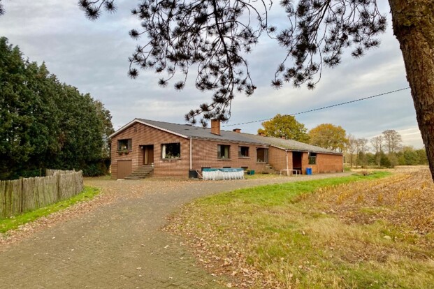 Immofluisteraar verkoopt: woning met ca 15ha Immofluisteraar verkoopt: woning met ca 15ha