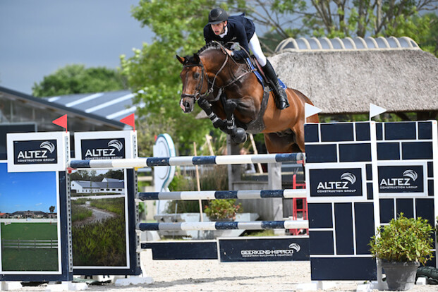 Roy van Beek klopt Charlotte Philippe in openingsrubriek