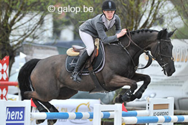 Nele Dewandel wint in Basècles