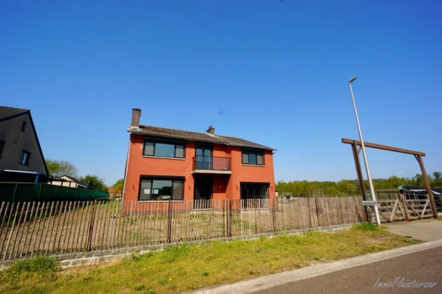 Immofluisteraar verkoopt: Instapklare woning met paardenstallen en weides te Heppen op ca. 2 ha