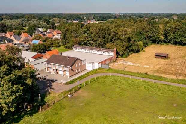Immofluisteraar verkoopt:Bel-Etage met grond