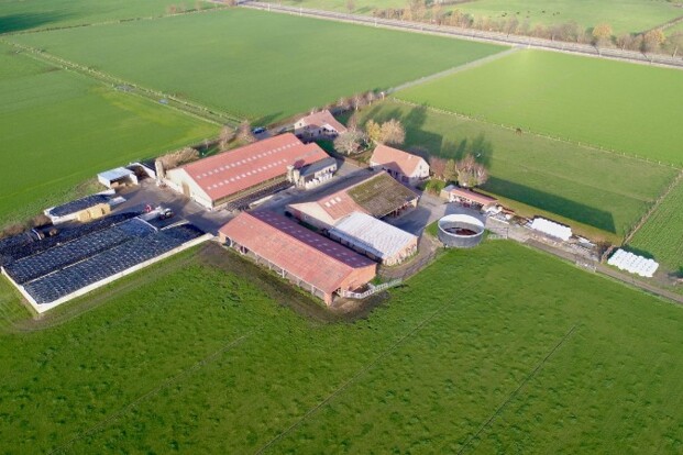 Immofluisteraar: boerderij met 2 woningen