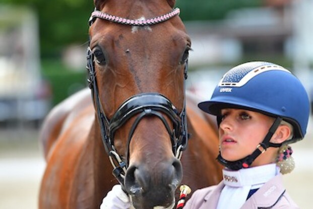 Junior Jette De Jong neemt leiding in BK