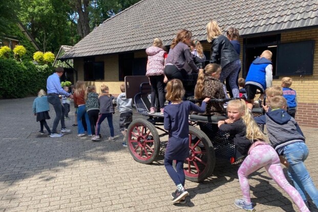 Jeugd loopt zich warm voor Paardenspektakel Beekbergen