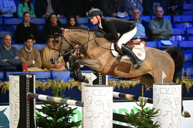 Guery springt op het podium tijdens hoofdrubriek van Moerzeke