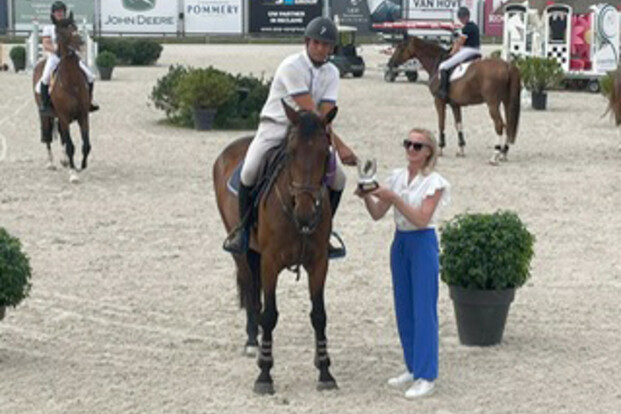 Eerste plaats voor Laurent Nuyens in klasse 6 GT 1.30m in Lier Eerste plaats voor Laurent Nuyens in klasse 6 GT 1.30m in Lier