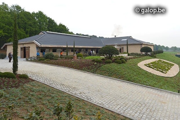 Nieuwe paardenkliniek van Tom Mariën Nieuwe paardenkliniek van Tom Mariën