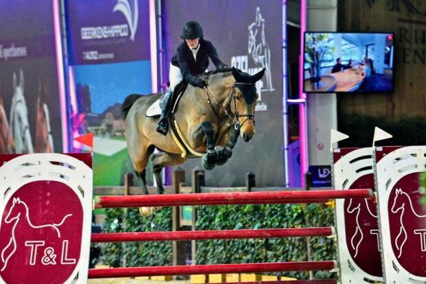 Charlotte Mahieu wint de hoofdrubriek in het Azelhof Charlotte Mahieu wint de hoofdrubriek in het Azelhof