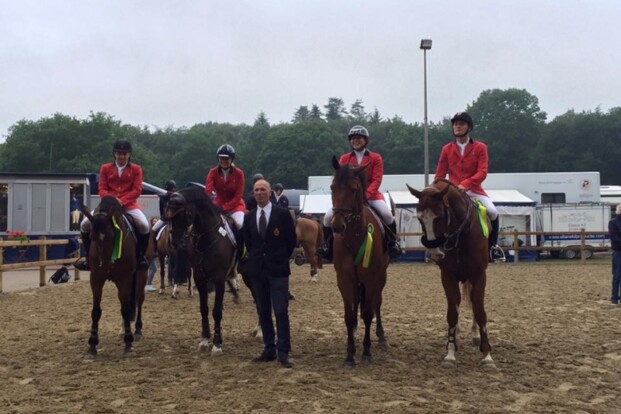 Young Riders tweede in landenprijs Wierden Young Riders tweede in landenprijs Wierden