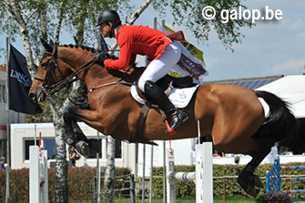Mathy raapt dollars in Spruce Meadows
