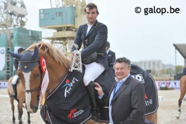 Sven Van Dijck start sterk op Jumping Antwerpen