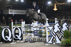 Maurice van Roosbroek kleurt mee het podium op ‘The Zangersheide International’