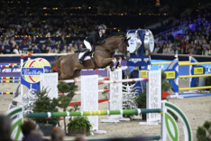 Gilles Thomas schittert op het podium in ‘s Hertogenbosch