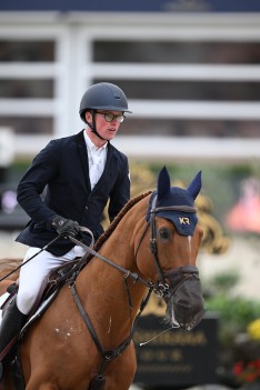 Zenuwslopende barrage in de Longines Jumping World Cup: Mathieu Bourdeaud’Hui knokt zich naar gedeelde ...  plaats