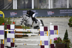 Katja Haep schittert in hoofdrubriek van St. Tropez