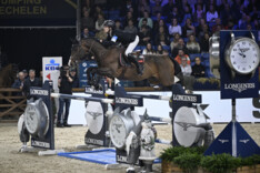 Thibeau Spits ziet Foncetti van de Heffinck uit zijn stallen vertrekken