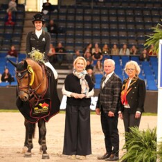 Gudrun Patteet neemt vliegende start in Stuttgart!