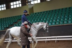 Eventingruiters op dressuurstage