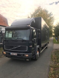 TE KOOP: VOLVO vrachtwagen voor 5 paarden