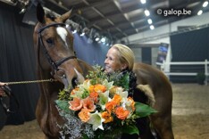 Jeugdruiters shoppen op Horse Auction Belgiu