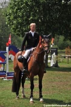 Podiumplaatsen voor Guery met jonge paarden