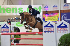 Yves Vanderhasselt wint in de STX Cyclus voor de 7-jarige paarden