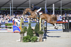 Dimme D’Haese schittert op het podium in St. Tropez