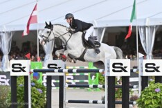 Housen op het podium in Grand Prix Qualifier