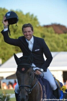 Delestre overspoelt Beervelde en wint GP