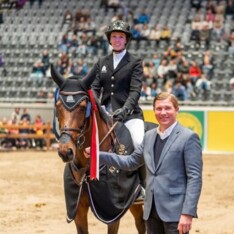 Gudrun Patteet snelt naar winst in Oslo!