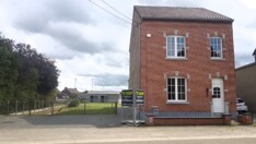 Immofluisteraar verkoopt: woning met stallen
