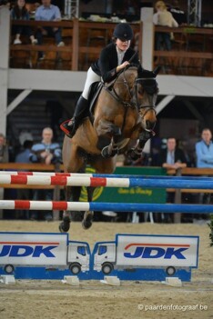 Alice Oost start met winst in Fontainebleau!
