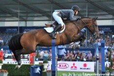 Farrington wint WEF Cup VI met Blue Angel