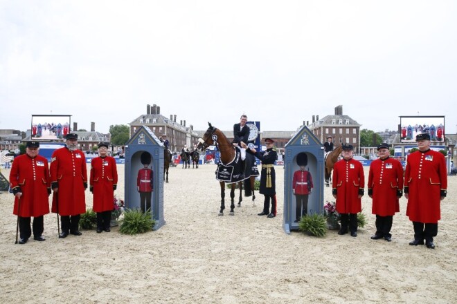 Verlooy wint nu ook slotrubriek van London!