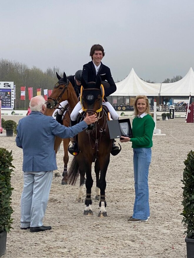 Vandecasteele domineert openingsrubriek!